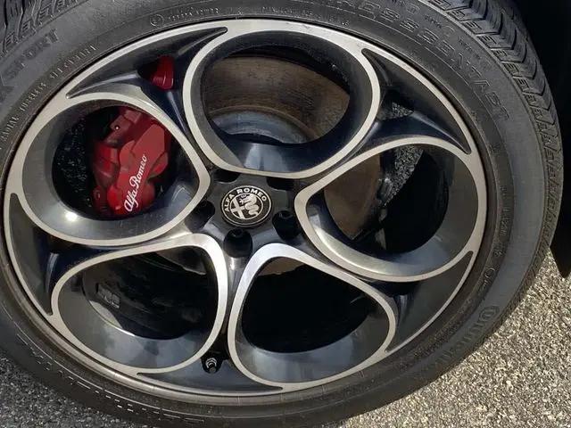 2023 Alfa Romeo Stelvio Veloce AWD