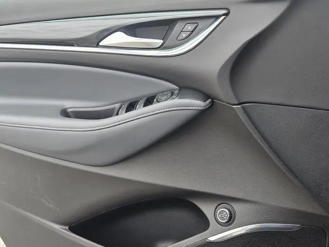 2022 Buick Enclave FWD Essence
