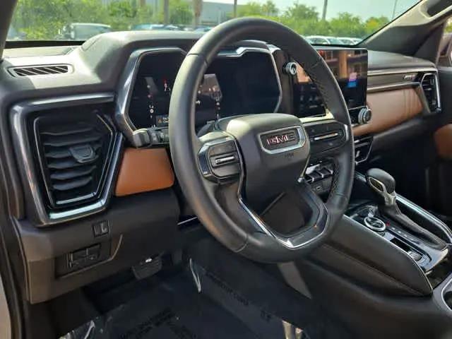 2023 GMC Canyon 4WD Crew Cab Short Box AT4