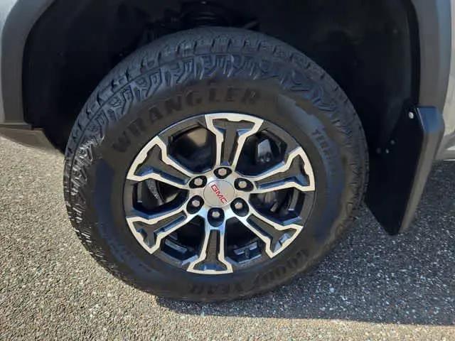 2023 GMC Canyon 4WD Crew Cab Short Box AT4