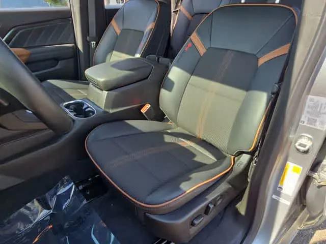 2023 GMC Canyon 4WD Crew Cab Short Box AT4