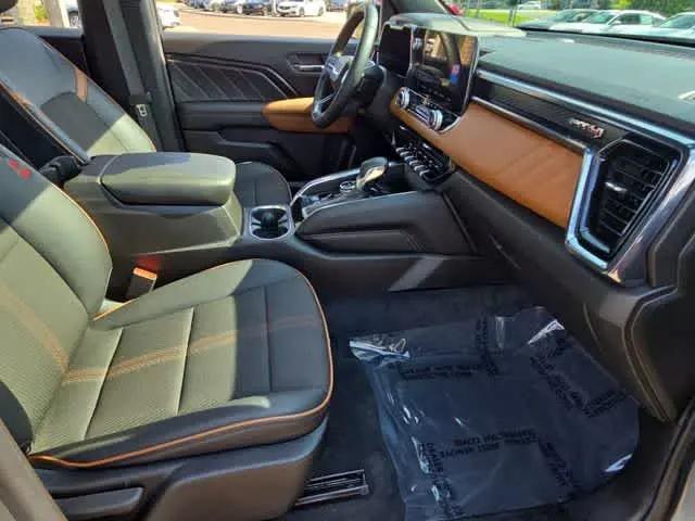 2023 GMC Canyon 4WD Crew Cab Short Box AT4