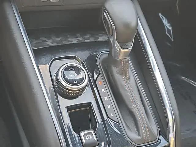 2023 GMC Canyon 4WD Crew Cab Short Box AT4