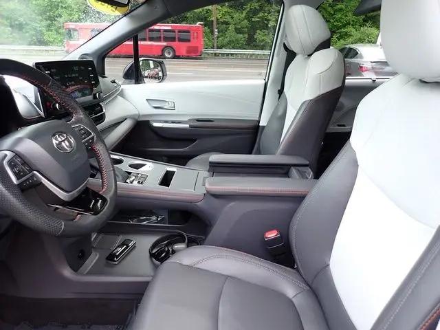 2022 Toyota Sienna XSE