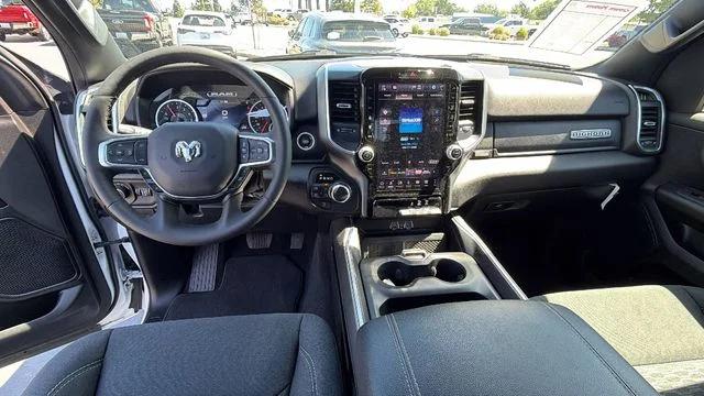 2025 Ram 1500 Big Horn Crew Cab 4x4 5'7" Box