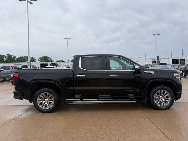 2023 GMC Sierra 1500 4WD Crew Cab Short Box Denali