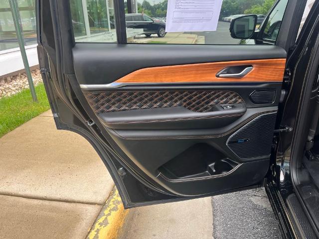 2025 Jeep Grand Cherokee L Summit Reserve 4x4