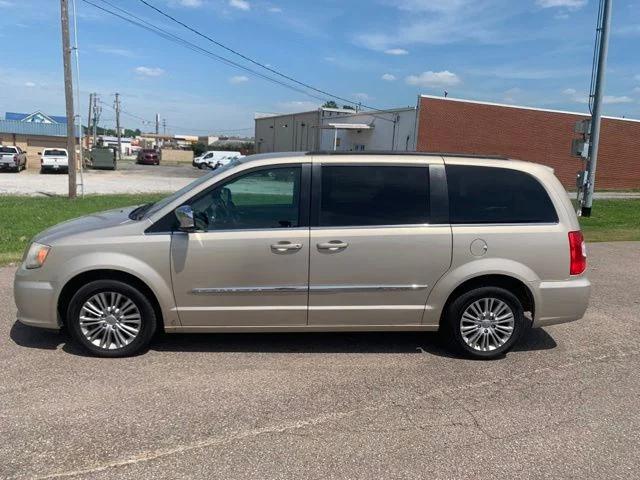 2015 Chrysler Town & Country Touring-L