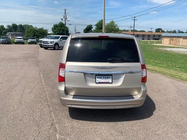 2015 Chrysler Town & Country Touring-L