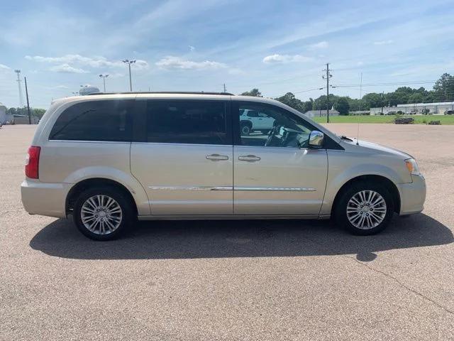 2015 Chrysler Town & Country Touring-L