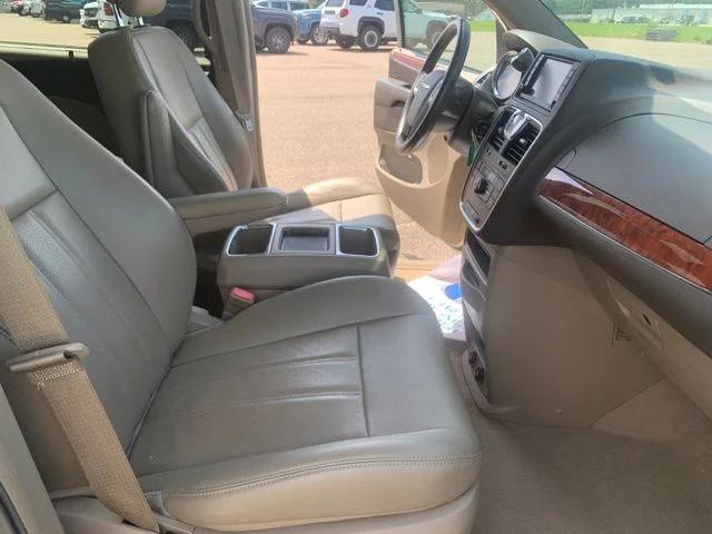 2015 Chrysler Town & Country Touring-L