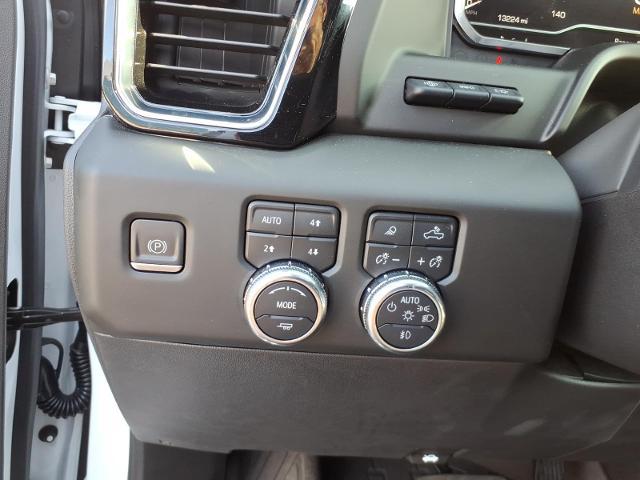 2023 GMC Sierra 1500 4WD Crew Cab Short Box Denali