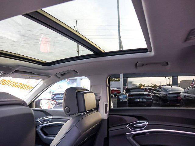 2019 Audi e-tron Premium Plus