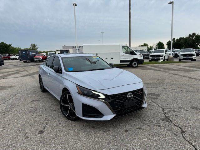 2023 Nissan Altima SR FWD