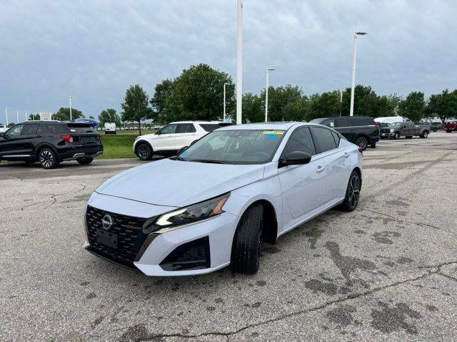 2023 Nissan Altima SR FWD