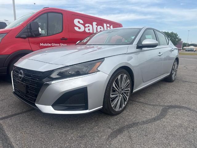 2023 Nissan Altima SL FWD for sale in Hutchinson, KS