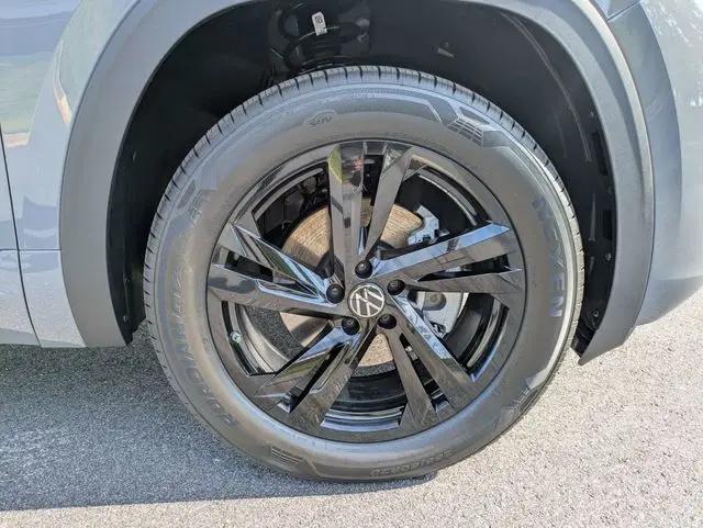 2026 Volkswagen Atlas Cross Sport SEL R-Line Black