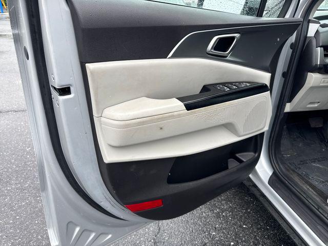 2022 Kia Carnival MPV LX Seat Package