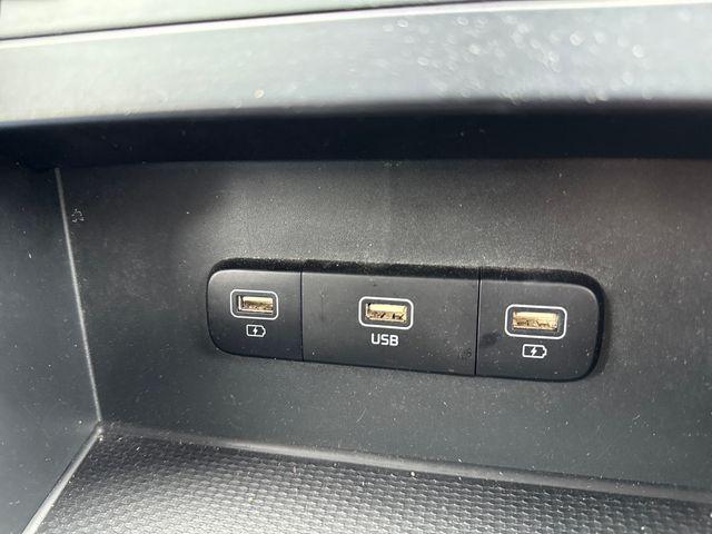 2022 Kia Carnival MPV LX Seat Package