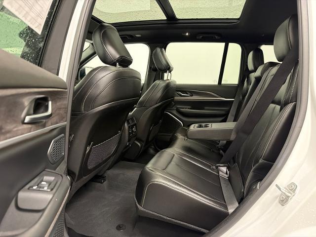 2024 Jeep Grand Cherokee Base