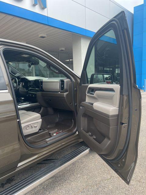 2023 Chevrolet Silverado 1500 4WD Crew Cab Short Bed LTZ