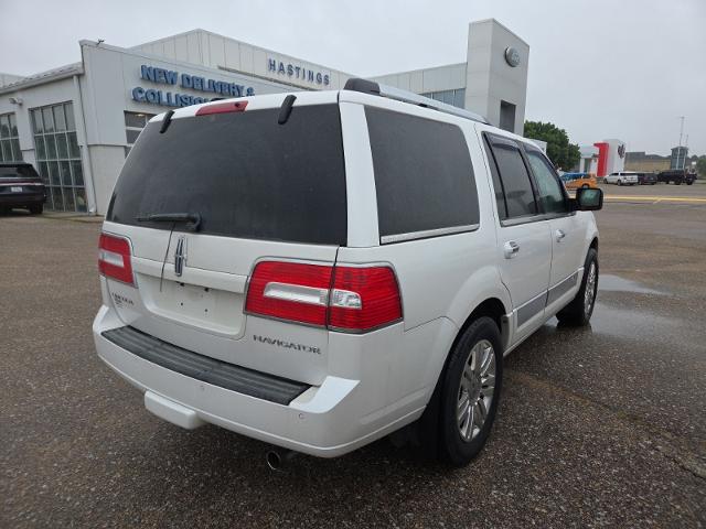 2011 Lincoln Navigator Base