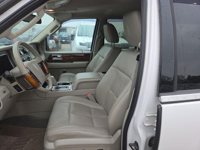 2011 Lincoln Navigator Base