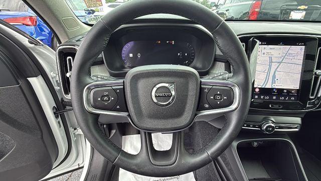 2025 Volvo XC40 B5 Core Bright Theme