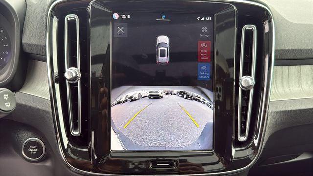 2025 Volvo XC40 B5 Core Bright Theme