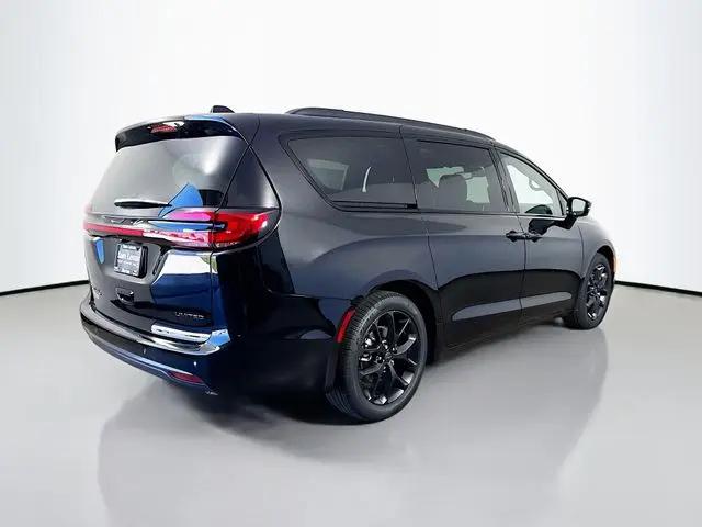 2027 Chrysler Pacifica Limited