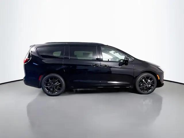2027 Chrysler Pacifica Limited