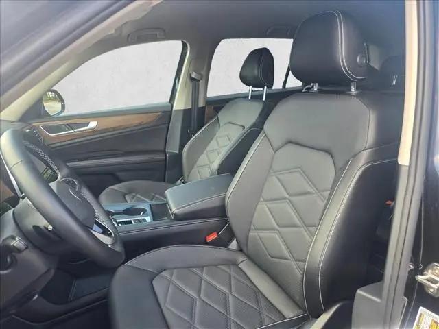 2025 Volkswagen Atlas 2.0T SE