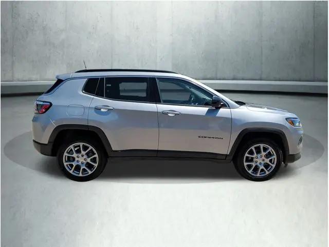 2022 Jeep Compass Latitude Lux 4x4