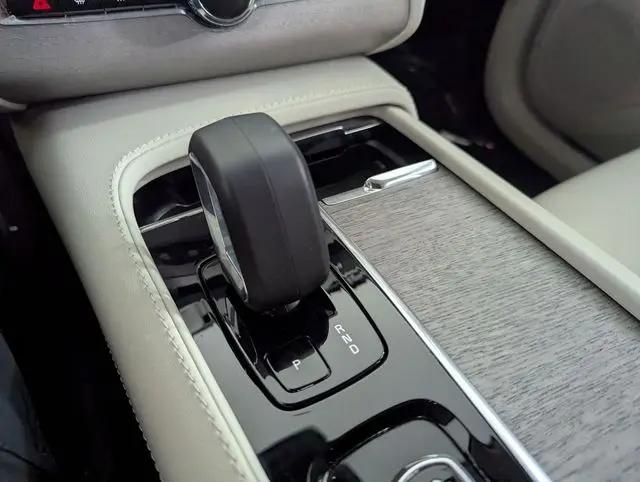 2024 Volvo XC90 Recharge T8 Plus 6-Seater