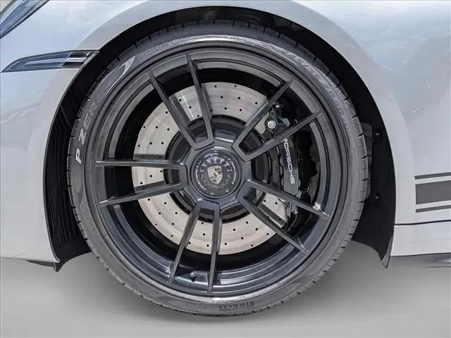 2024 Porsche 911 Carrera 4 GTS