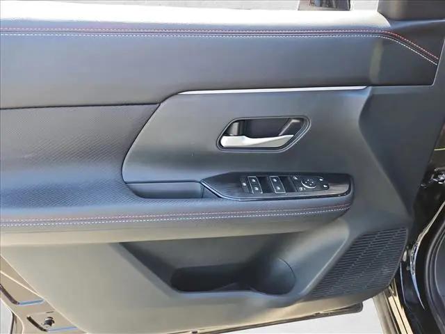 2025 Nissan Kicks SR FWD