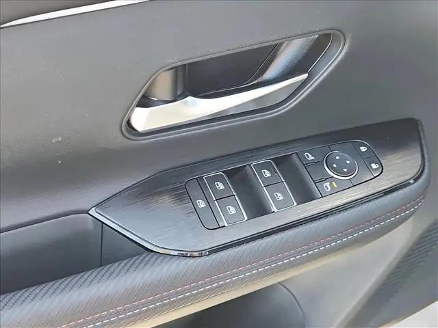 2025 Nissan Kicks SR FWD