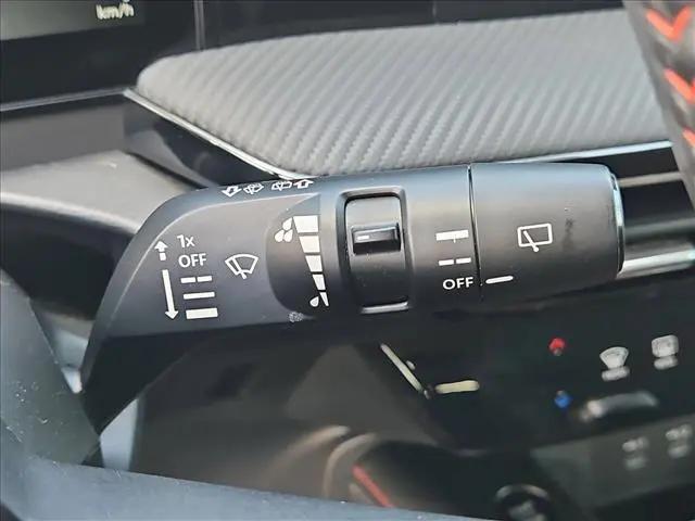 2025 Nissan Kicks SR FWD