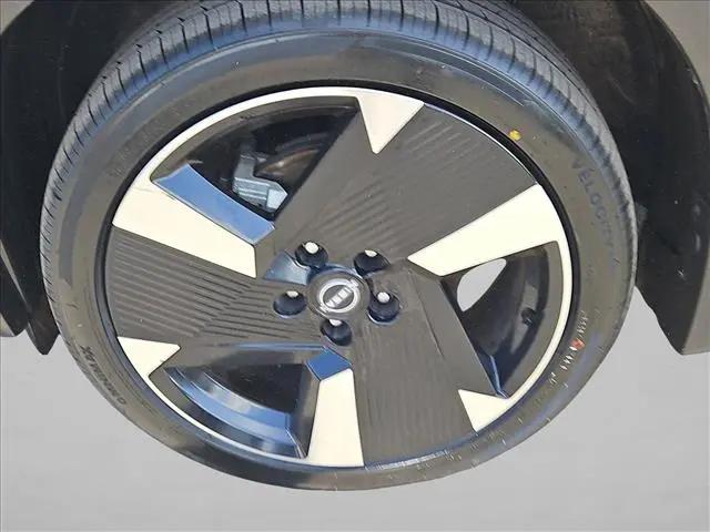 2025 Nissan Kicks SR FWD