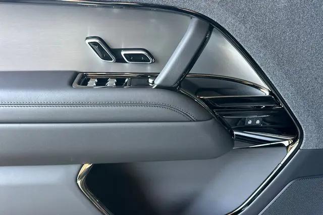 2026 Land Rover Range Rover Sport P360 SE