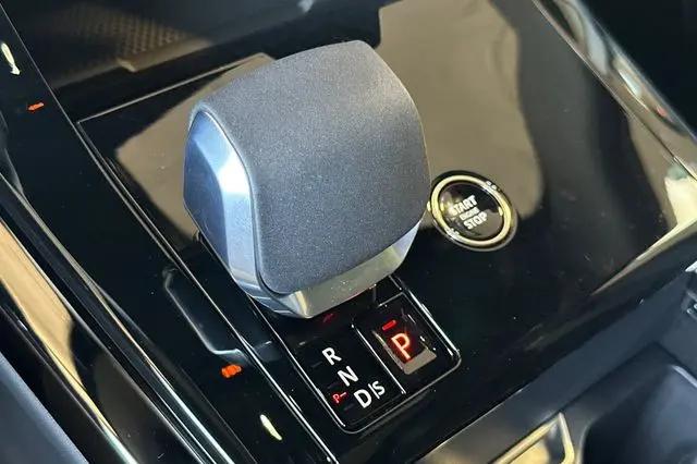 2026 Land Rover Range Rover Sport P360 SE