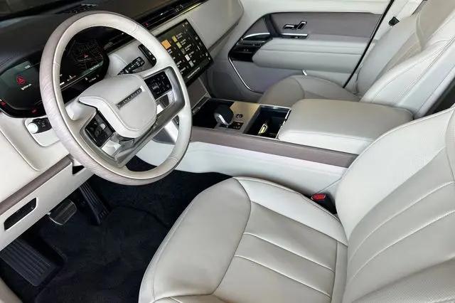 2026 Land Rover Range Rover P530 SE 7 Seat