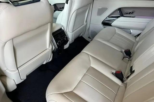 2026 Land Rover Range Rover P530 SE 7 Seat