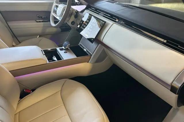 2026 Land Rover Range Rover P530 SE 7 Seat