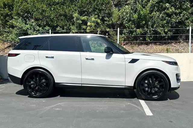 2026 Land Rover Range Rover Sport P360 SE