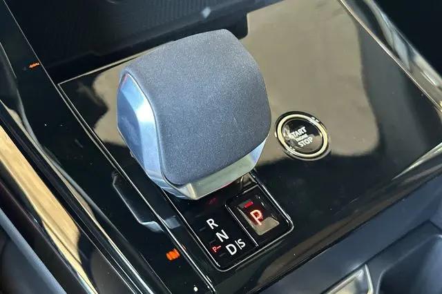 2026 Land Rover Range Rover Sport P360 SE