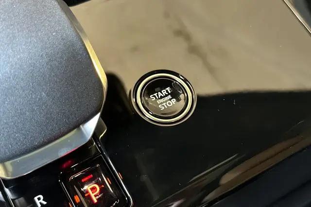 2026 Land Rover Range Rover Sport P360 SE