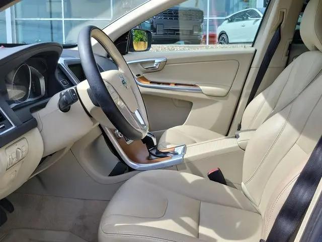 2016 Volvo XC60 T5 Platinum