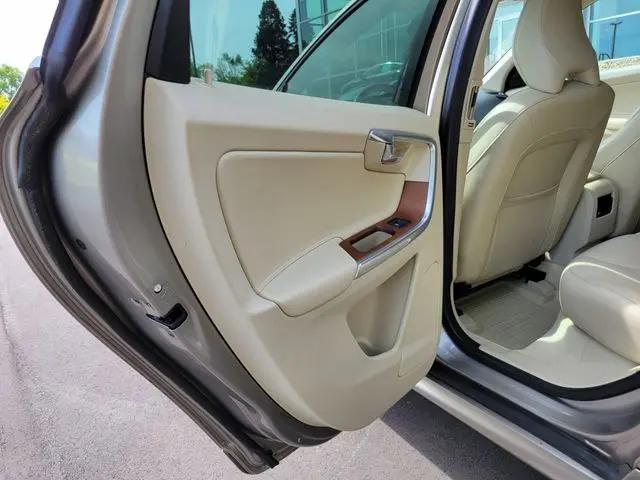 2016 Volvo XC60 T5 Platinum