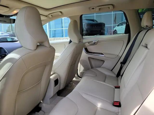 2016 Volvo XC60 T5 Platinum